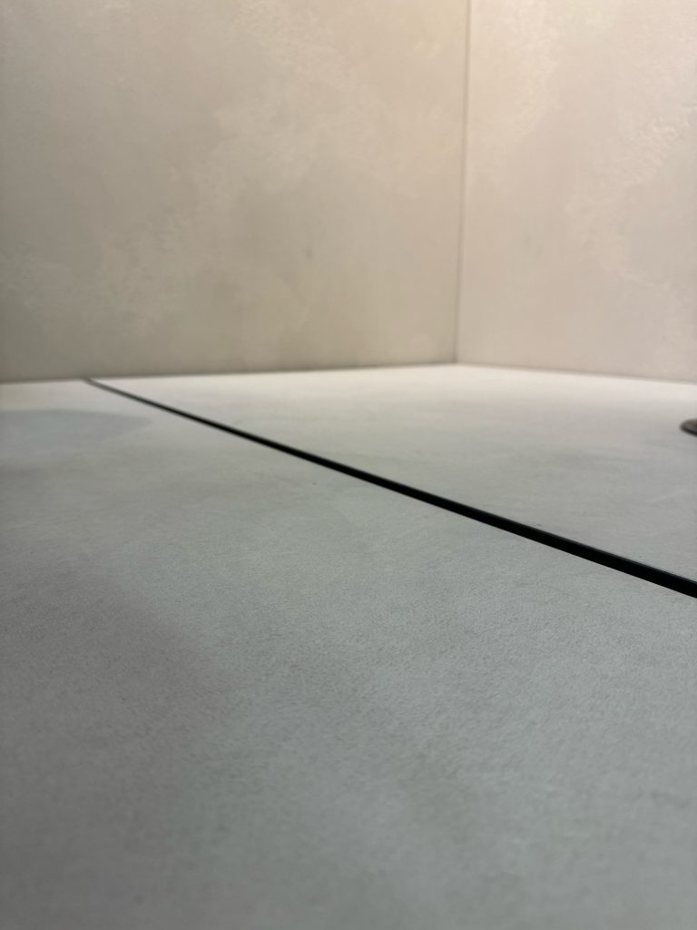 Fugenloses Bad mit dem Baqua-Duschsystem